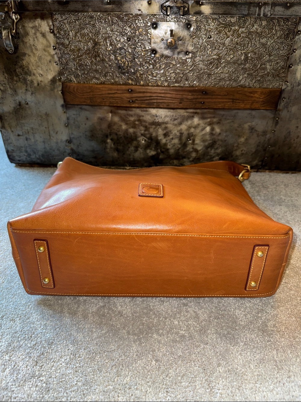Dooney & Bourke Florentine Extra Large Courtney Sac in Natural - Picture 5 of 15